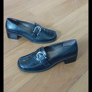 Unisa black loafer